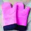 25h3978 Kitchencraft Pair Of Hot Pink Cotton And Silicone Oven Mitt Gloves Heat Pots