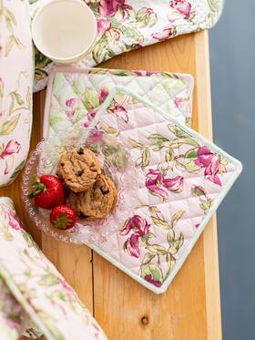 April Cornell 888609879759 Sweet Pea And Apple Blossom Patchwork Potholder Set Of 2 Pink Green