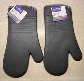 Better Homes & Gardens 028332605588 And Gray Silicone Oven Mitts Set Of 2