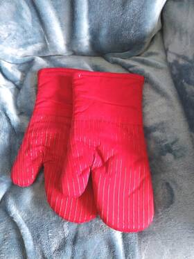 X001cda9v5 Big Red House Heat Resistant Silicone Striping Oven Mitts 2 Pack