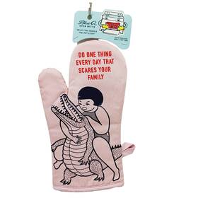 Blue Q 092657040560 Oven Mitt Kitchen One Thing Scares Your Family Alligator Wrestle Nwt New
