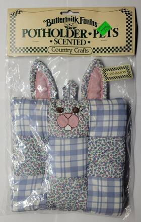 0001024 Buttermilk Farms Cinnamon Scented Bunny Quilted Potholder Pets