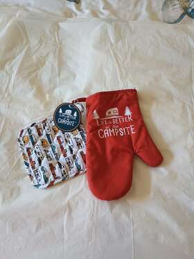 53260 Camco Life Is Better At The Campsite Heat Resistant Oven Mitt And Pot Holder