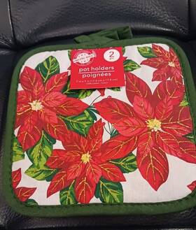 Christmas House 195464043257 Festive Pot Holders Set Of 2 7 Inch X7 Poinsettia Decorated