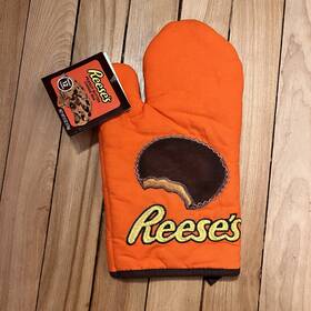 Coastal Cocktails 732346291100 Reese Peanut Butter Cup Oven Mitt 2014 Inc