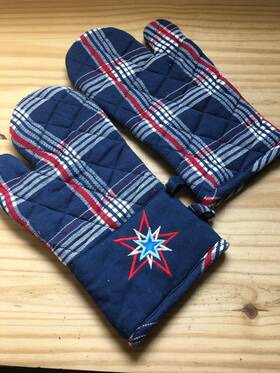 64223 Decor 100% Cotton Oven Gloves Mitts With Cross Lines Plaid Design Wall Hanging New