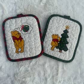 Disney 029441297992 Winnie The Pooh Holiday Pot Holder Christmas Honey Tree Cooking Kitchen Decor