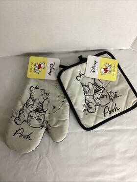 Disney 042887302259 New With Tags Winnie The Pooh Oven Mitt And Pot Holder Set