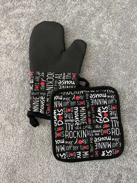Disney 042887306752 Minnie Mouse Oven Mitt And Pot Holder Set New