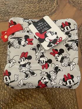 Disney 042887345737 Nwt Minnie Mouse 2 Pack Hot Pads Pot Holder With Snap Hook