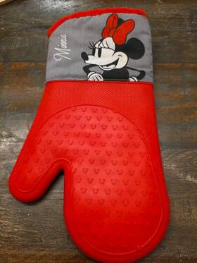 Disney 042887346048 Minnie Mouse Red Silicone Oven Mitt Gray Fabric Cuff Mickey Heads Texture