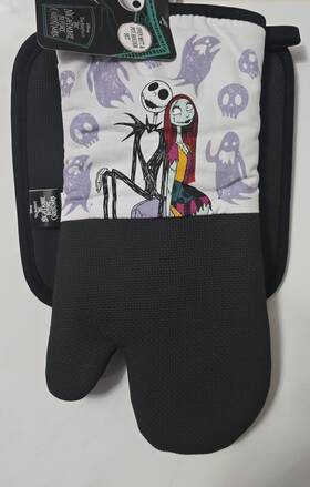 Disney 042887592063 Nightmare Before Christmas Oven Mitt And Pot Holder Set