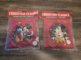 Disney 073558056171 Vtg Christmas Classics Scented Pot Holder Bundle. Mickey And Minnie