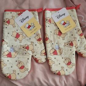 27187-33w Disney Winnie The Pooh Cotton Oven Mitts Set Of 2 Yellow Red Classic Pattern