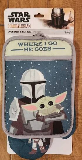 Disney 842252166246 Star Wars The Mandalorian Kitchen Oven Mitt Hot Pad Set Kit New