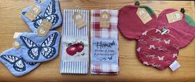 Dolly Parton 025398238224 New Butterfly And Apple Pot Holder Kitchen Towel Lot Of 8