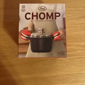 5316933 Fred Chomp Pot Holders Oven Mitts Set Of 2 Chattering Teeth Inspired Heat Resista