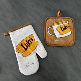 Gilmore Girls 761359211423 Nwot Lukes Diner Coffee 2 Piece Kitchen Set Oven Mitt Pot Holder