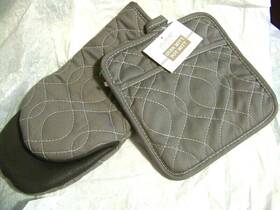 Gourmet Classics 844260029445 Oven Mitt And Pot Holder 2 Piece Set Gray Gourmet Classics 844260029445 Oven Mitt And Pot Holder 2 Piece Set Gray