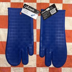8858623 Grillmark Pair Of Silicone Grill Mitt Heat Resistant To 500 F 3 Fingers