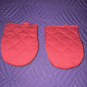 008565626253679 Heetly Red And Gray Quilted Cotton Oven Mitts Set Of 2 Food Kitchen Theme Adults