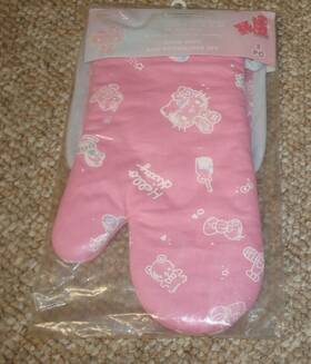 Hello Kitty 850049694728 50th Anniversary Oven Mitt And Pot Holder Set In Pink. New