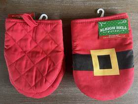 Hobby Lobby 813278021185 Christmas Mini Oven Mittens Set 2 Pc. Santas Belt 5.5 Inch X 7