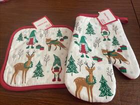 Holiday Style 430001961602 Nwt / Xmas Pot Holder And Oven Mitt Gnome Buck Fox Trees