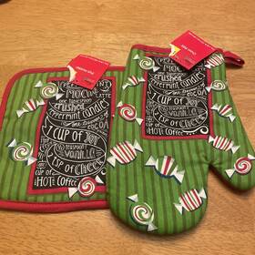 Holiday Style 848405014686 Nwt / Xmas Pot Holder And Oven Mitt Peppermint Candies Hot Coffee Joy