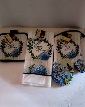 Home Collection 195464572313 Happy Spring Kitchen Towel Oven Mitt And 2 Potholders Set-brand New With Tags