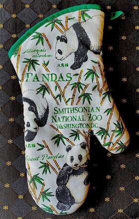 Kay Dee Designs 723886426053 Smithsonian National Zoo Giant Panda Oven Glove Mitt Washington Dc