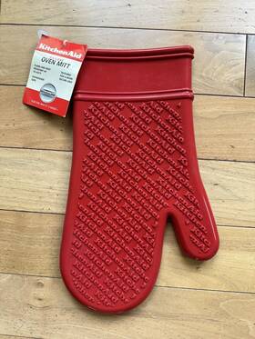 Kitchenaid 028332406543 Silicone Oven Mitt Red Textured Heat And Flame Resistant 145 Degrees