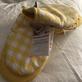 Kitchenaid 028332668811 2 Pack Mini Oven Mitt Yellow And White Gingham Check Silicone Grip New Kitchenaid 028332668811 2 Pack Mini Oven Mitt Yellow And White Gingham Check Silicone Grip New