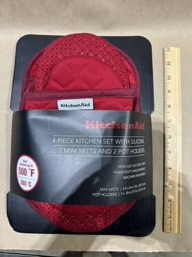 Kitchenaid 028332697002 Nip Red 4pc Set With Silicone 2 Mini Mitts And Two Potholders