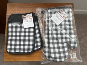 Kitchenaid 028332800099 2 Oven Mitts And Pot Holders Set - Nwt
