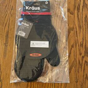 Kraus 846639028776 Nwt Silicone Oven Mitt And Trivet Set Black Red