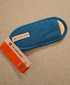 Le Creuset 630870029599 Handle Glove Caribbean Blue - New With Tags