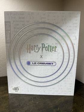 Le Creuset 630870313605 Harry Potter Hogwarts Houses Double Oven Mitten Potholders Glove Nib