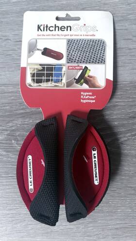 Us00037000060002 Le Creuset Kitchen Grips Set Of 2 Red Flxaprene Non-slip Handle Holders New