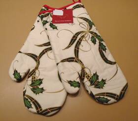 Lenox 719663209865 Holiday Nouveau 2 Pack Oven Mitts Brand New