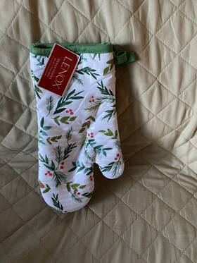 L1306 Lenox Nwt Oven Mitts 2 Holly Leaves White Red Green Silicone 7 Inch X 13 100% Cotton