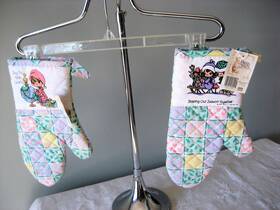 Lesher Mills 075574130415 Lot Of 2 Vintage Precious Moments Oven Mitt Nwt Unused Holiday
