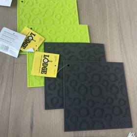 Lodge 075536054506 7 Inch Square Silicone Trivet Pot/pan Holder Black And Green Lot Of 4