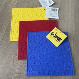 Lodge 075536054520 7 Inch Square Silicone Trivet Pot/pan Holder Multi Color Lot Of 3