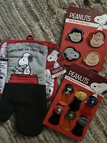 Lot Peanuts Snoopy Oversized Oven Mitt Pot Holder Set 2pk Bag Clips