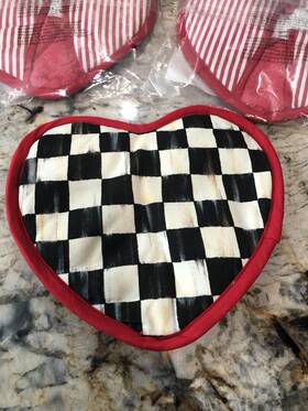 8822 Mackenzie-childs Padded Courtly Check Oven Mitt Heart. Nip