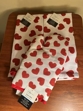 Ms4100058106407 Mainstays Red Heart Kitchen Towels 2 15 Inch X25 And 1 Oven Mitt