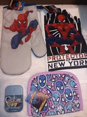 88876 Marvel Spider-man Protector Of New York 3pc Oven Mitt Potholder Tea Towel