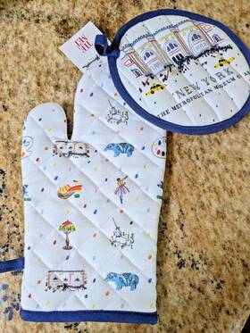 Metropolitan Museum Of Art New York 885118797383 Met Sketches Oven Mitt And Potholder Set By Rebecca Clarke -