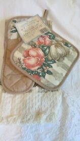 New 3 Piece Kitchen Linens Homespun Towel Oven Mitt Pot Holder Floral Peach